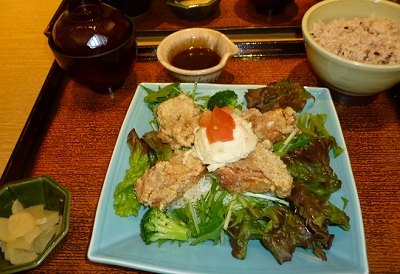 fried chicken with vegetables