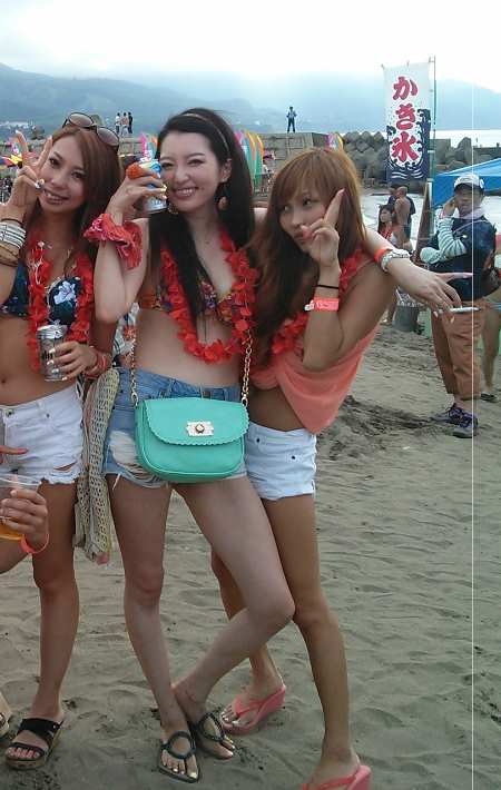 japanese girls on the beach